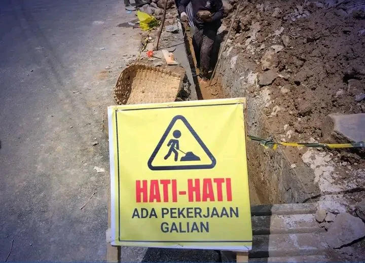 Dinas PU Sukabumi Rawat Drainase Caringin Cidahu untuk Jaga Kekuatan Jalan