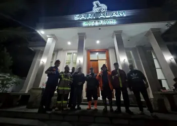 Damkar Sukabumi Atasi Kebakaran Pabrik Jamu Sari Alam