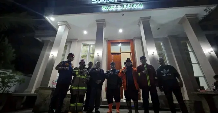 Damkar Sukabumi Atasi Kebakaran Pabrik Jamu Sari Alam