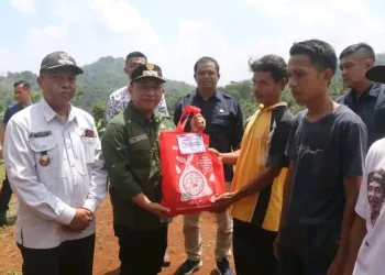 Wabup Sukabumi Letakkan Batu Permata Huntara untuk Korban Bencana Lengkong