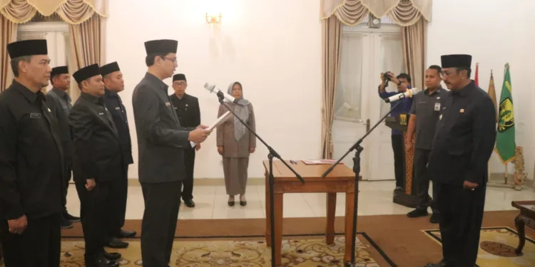 dr. Asep Suherman resmi menjabat Direktur RSUD Sekarwangi setelah dilantik Bupati Sukabumi