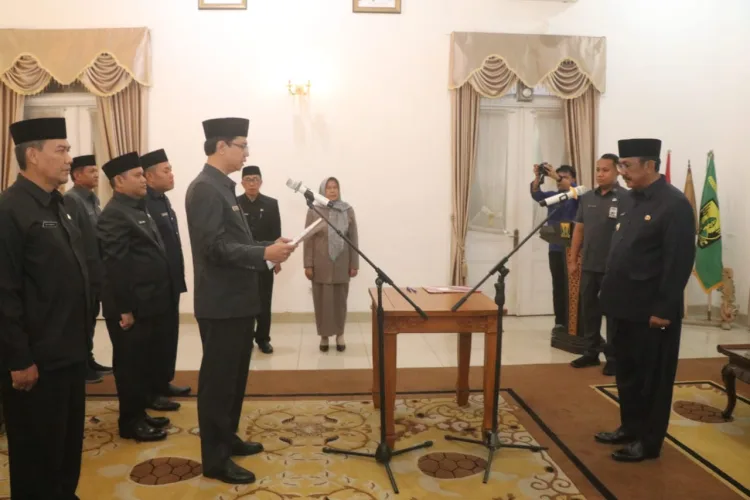 dr. Asep Suherman resmi menjabat Direktur RSUD Sekarwangi setelah dilantik Bupati Sukabumi