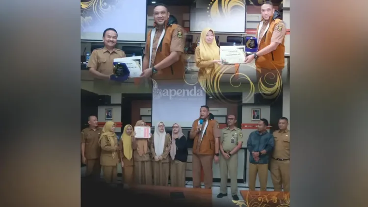 Tingkatkan Semangat Kerja 2026, Bapenda Sukabumi Ganjar Pegawai Berprestasi dan Hadiah Umrah