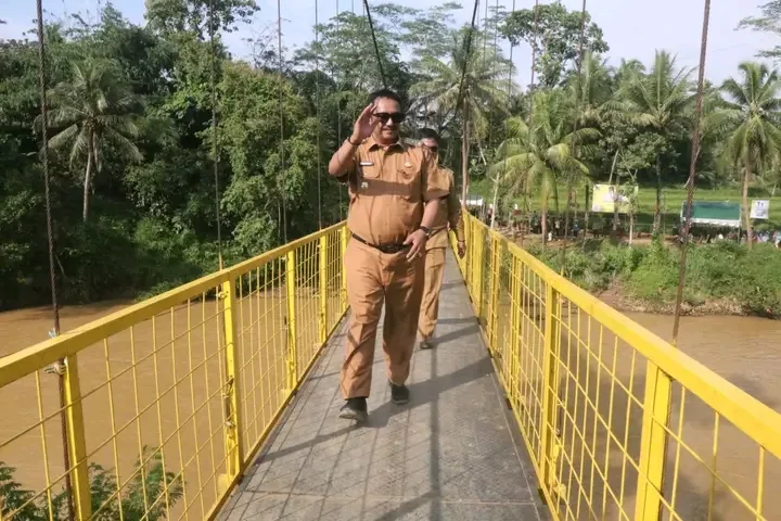 Bupati Sukabumi Resmikan IGD dan Jembatan Penghubung Antar Desa