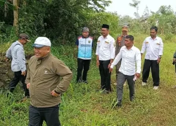Kepala Dinas Pemuda, Olahraga, dan Pariwisata (Dispora) meninjau langsung terkait rencana pembangunan stadion di wilayah selatan