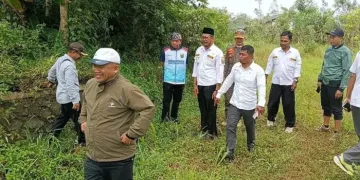 Kepala Dinas Pemuda, Olahraga, dan Pariwisata (Dispora) meninjau langsung terkait rencana pembangunan stadion di wilayah selatan