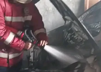 Dinas Pemadam Kebakaran dan Penyelamatan Kabupaten Sukabumi Tangani Kebakaran Mobil di Kadudampit