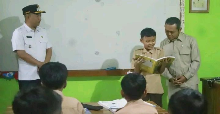 Wabup Sukabumi dan Wamendikdasmen Tinjau Program Pendidikan di SDN 01 Cibadak dan SRMP 7 Sukabumi