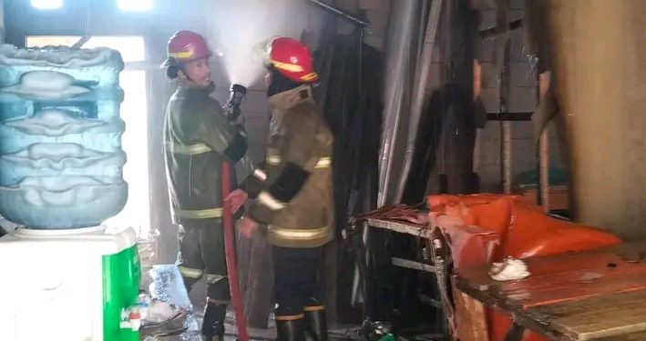 Dinas Pemadam Kebakaran Kabupaten Sukabumi Tangani Kebakaran Dua Kios di Sagaranten