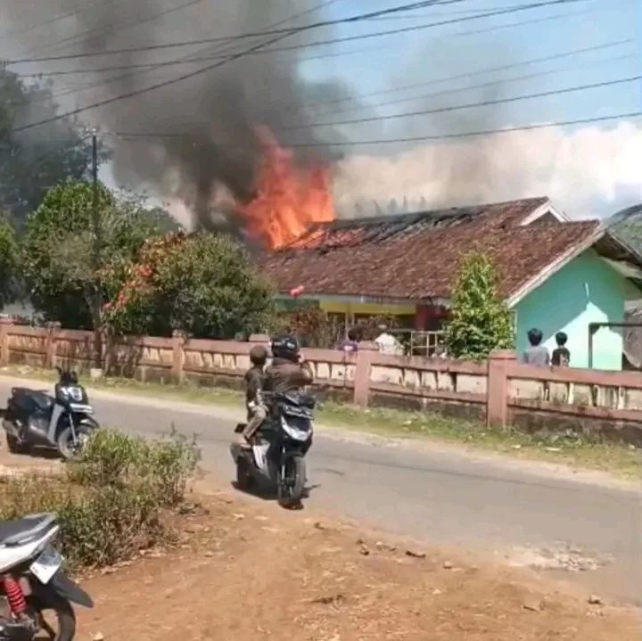 Dinas Pemadam Kebakaran Kabupaten Sukabumi Tangani Kebakaran TK Tunas Karya di Warungkiara