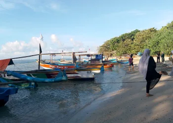 Keindahan Tersembunyi Pantai Tenda Biru di Ujung Genteng Sukabumi