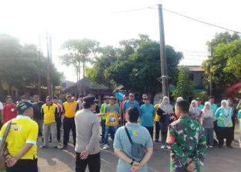 Dinas Perikanan Sukabumi Turunkan Puluhan Personel Bersihkan Sampah di Jalur Wisata Palabuhanratu–Cisolok