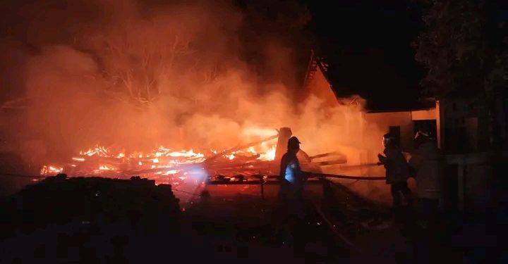 Damkar Sukabumi tangani kebakaran rumah di Ciemas