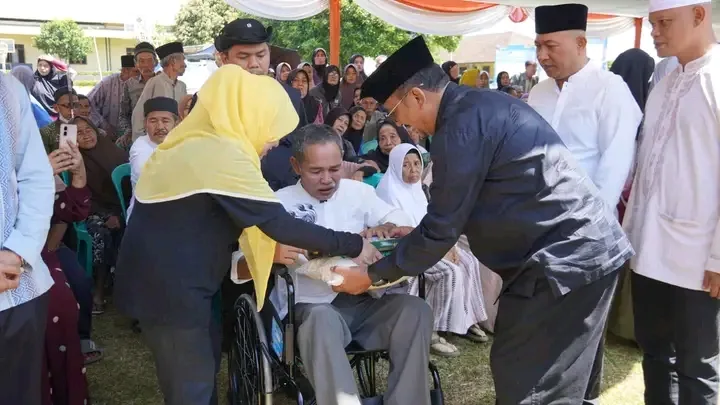 Pemkab Sukabumi salurkan sapi kurban dari Laznas Bakrie Amanah untuk masyarakat