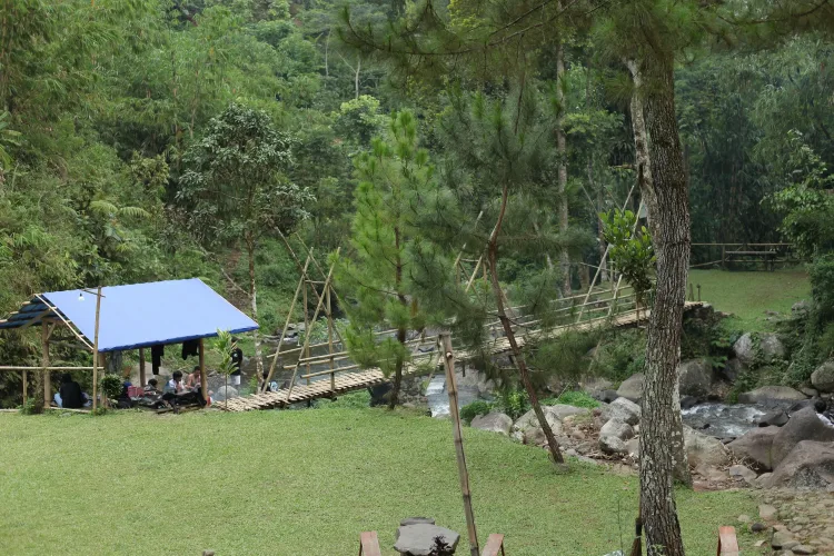 Terasungai Cidahu, Sensasi Berkemah di Tengah Alam Asri Sukabumi