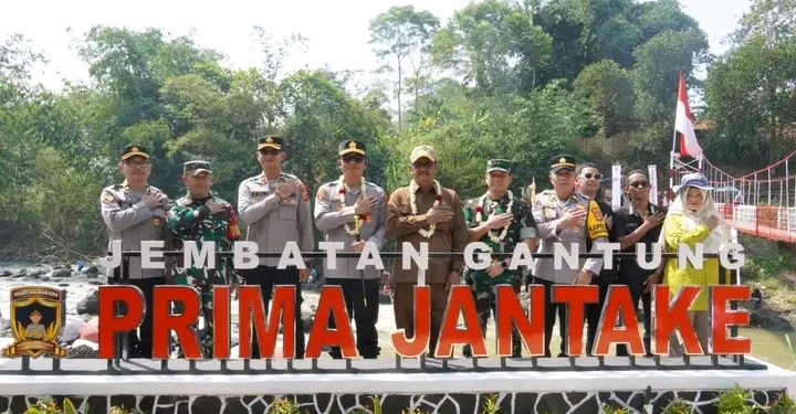 Peresmian Jembatan Gantung Prima Jantake Dukung Akses dan Ekonomi Warga