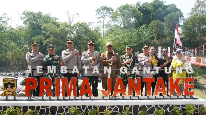Peresmian Jembatan Gantung Prima Jantake Dukung Akses dan Ekonomi Warga