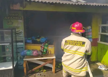 Dinas Pemadam Kebakaran Kabupaten Sukabumi Tangani Kebakaran Warung di Parungkuda