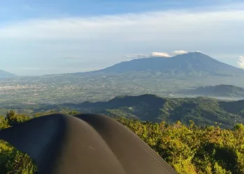 Puncak Peuyeum Sukabumi, Spot Healing dengan View Gunung yang Bikin Betah