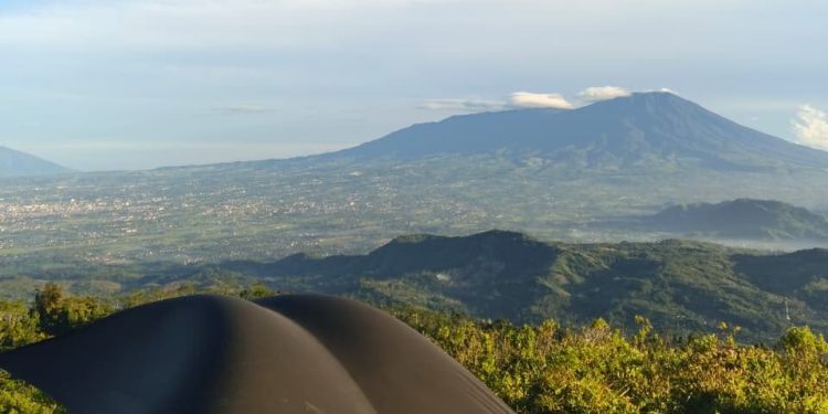 Puncak Peuyeum Sukabumi, Spot Healing dengan View Gunung yang Bikin Betah