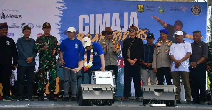 Buka Kompetisi Surfing Cimaja, Wabup Dorong Jadi Destinasi Wisata Kelas Dunia