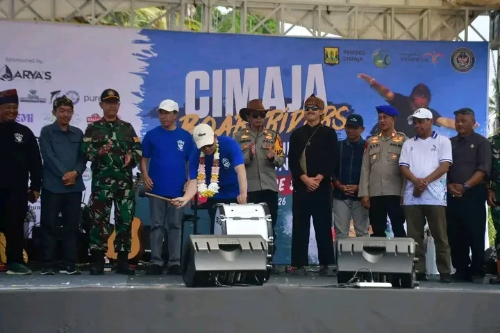 Buka Kompetisi Surfing Cimaja, Wabup Dorong Jadi Destinasi Wisata Kelas Dunia