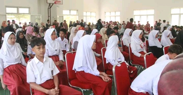 Sekda Minta Siswa SRMP 7 Belajar Sungguh-sungguh, Disiplin dan Mandiri
