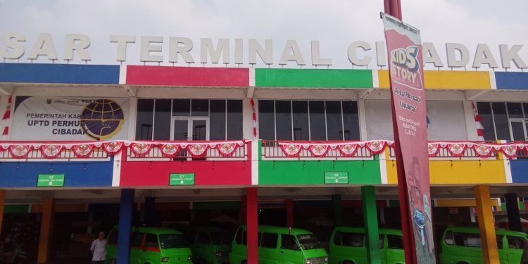 Lahan Terminal Cibadak Dimanfaatkan untuk Pasar, Playground dan PKL, Fungsi Terminal Jadi Perhatian