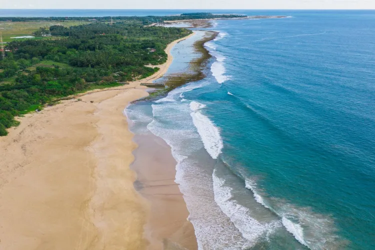 Pantai Pangumbahan Sukabumi, Pesona Pantai Sekaligus Rumah Konservasi Penyu Hijau