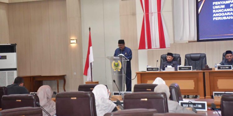 Paripurna DPRD, Bupati Sukabumi: Penyesuaian APBD Pertimbangkan Fiskal Daerah dan Prioritas Pembangunan