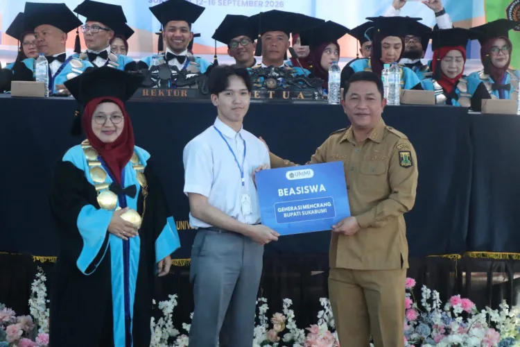 MASTAKA UMMI, Pemkab Sukabumi Serahkan Beasiswa Bupati “Generasi Mencrang”