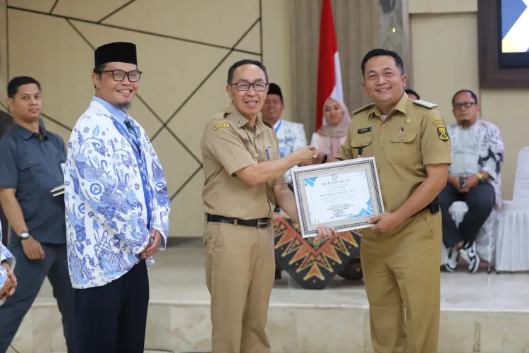 65 Pengurus AKSI Kabupaten Sukabumi Dikukuhkan, Sekda Tekankan Profesionalisme Guru dan Kepala Sekolah