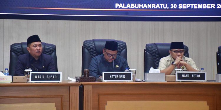 Paripurna DPRD, Bupati Sukabumi Sampaikan Nota Pengantar Raperda APBD 2027