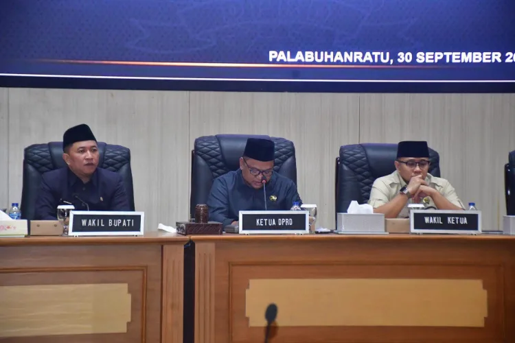 Paripurna DPRD, Bupati Sukabumi Sampaikan Nota Pengantar Raperda APBD 2027