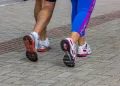 Lari atau Jalan Kaki, Mana Lebih Efektif?