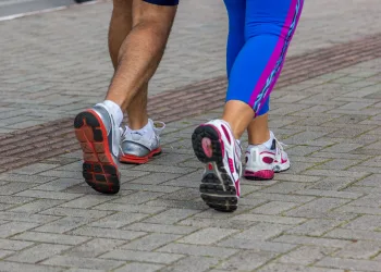 Lari atau Jalan Kaki, Mana Lebih Efektif?