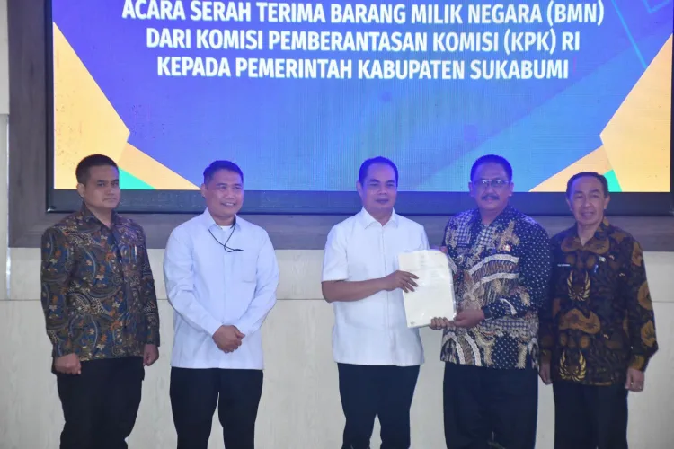 BUPATI TERIMA BMN EKS BARANG RAMPASAN NEGARA DARI KPK RI DAN LAUNCHING APLIKASI SIMPATIK