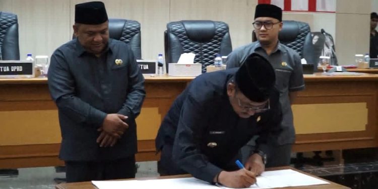 Bupati Sukabumi Sampaikan Dua Raperda dalam Rapat Paripurna DPRD