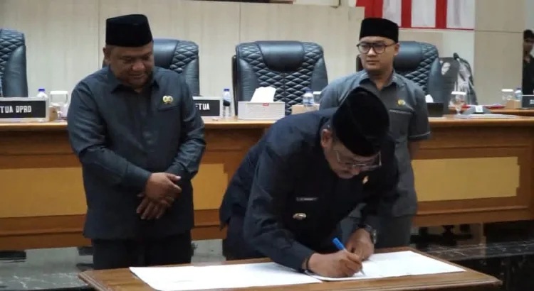 Bupati Sukabumi Sampaikan Dua Raperda dalam Rapat Paripurna DPRD