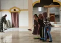 Satgas TMMD ke-130 Kodim 0622 Sukabumi Bersihkan Masjid Jami Annur di Mekarjaya