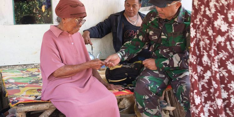 Satgas TMMD ke-130 Kodim 0622 Sukabumi Berikan Pelayanan Kesehatan bagi Warga Mekarjaya