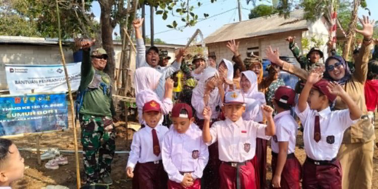 TMMD ke-130 Kodim 0622 Hadirkan Sumur Bor, 60 KK dan SDN Cikole Kini Lebih Mudah Akses Air Bersih