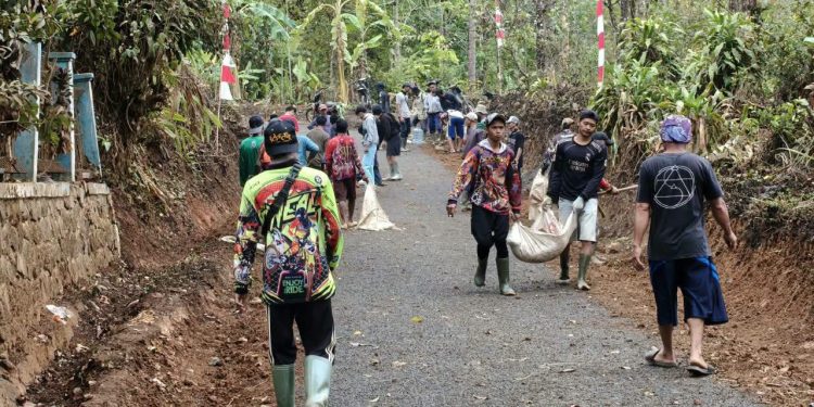Pengaspalan Jalan TMMD ke-130 di Mekarjaya Rampung 100 Persen