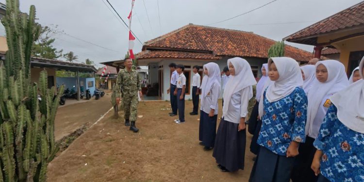 TMMD ke-130 Kodim 0622 Sukabumi Tanamkan Nasionalisme kepada Pelajar MTs At-Tohariyah