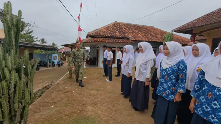 TMMD ke-130 Kodim 0622 Sukabumi Tanamkan Nasionalisme kepada Pelajar MTs At-Tohariyah