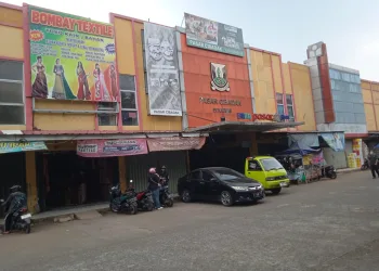 Pengelola Pasar Cibadak Gelar Jumat Bersih, Libatkan Pedagang dan Pengelola